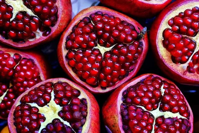 Pomegranate-background.jpg